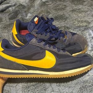 Nike Men's Navy and Yellow Sneakers
